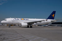 EI-DSE @ VIE - Air One AIrbus 320 - by Yakfreak - VAP