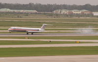 N471AA @ KIAH - LandingRW 26L - by Walter Steed