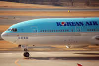 HL7531 @ NRT - Taxiing to the gate - by Micha Lueck