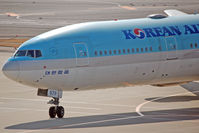HL7573 @ NRT - Arriving at the gate - by Micha Lueck