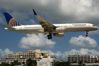 N14121 @ SXM - visitor