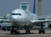 D-AIFD @ DEN - Lufthansa A340 from MUC on A41. - by Francisco Undiks