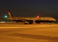 N773UA @ DEN - United Airlines 777 going to hanger. - by Francisco Undiks