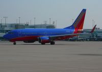 N221WN @ DEN - Southwest Airlines 737-700.