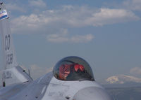 86-0338 @ KBJC - F-16 Parked
