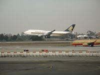 9V-SMY @ LAX - Singapore Airlines 747-412 touching down @ LAX - by Steve Nation