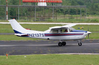 N2137S @ PDK - Flight Express 560 Landing PDK - by Michael Martin