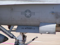 164241 @ KBJC - Logo and Landing Gear
