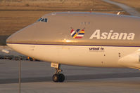 HL7604 @ VIE - Asiana Airlines Boeing 747-400 - by Thomas Ramgraber-VAP