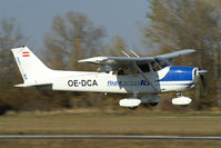 OE-DCA @ LOAV - short final - by Anton Wildberger