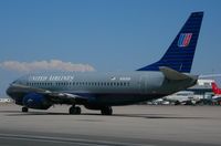 N302UA @ DEN - United Airlines 737-300.