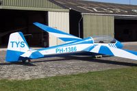 PH-1386 @ AXEL - By the hanger - by D. Vercruysse