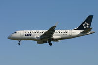 SP-LDC @ BRU - flight  LO235 is descending to rwy 25L - by Daniel Vanderauwera
