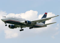 N251AY @ PHL - Final approach to rw 27R
