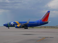 N727SW @ DEN - Southwest Airlines 737-700.