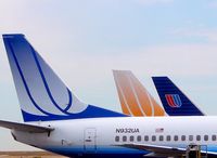 N932UA @ DEN - United Airlines 737-500  colors of United - by Francisco Undiks