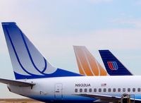 N932UA @ DEN - United Airlines 737-500  colors of United