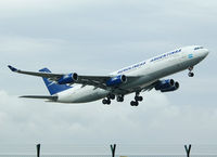 LV-ZPO @ LEBL - Taking off RWY 07R of Barcelona-El Prat airport. - by Jorge Molina