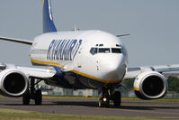 EI-DCR @ BOH - RYANAIR 73 CLOSE UP