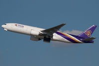 HS-TJR @ MXP - Thai Airways Boeing 777-200 - by Yakfreak - VAP
