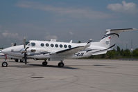 HB-GJS @ VIE - Beech 300 KIng Air - by Yakfreak - VAP