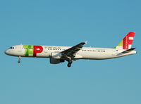 CS-TJF @ LEBL - LuÃ­s Vaz de CamÃ´es in short final RWY 07L. - by Jorge Molina