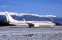 VP-CBB @ GVA - 32806-916