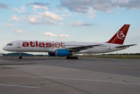 OH-AFK @ VIE - Atlasjet Boeing 757-200 - by Yakfreak - VAP