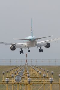 UNKNOWN @ VIE - Korean Air B777-200