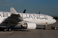 CS-TOH @ VIE - TAP Air Portugal Airbus 330-200 - by Yakfreak - VAP