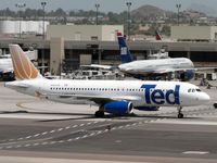 N487UA @ PHX - Taxiing to the gate