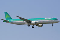 EI-CPG @ LOWW - Comin' in from Dublin - by Wolfgang Kronfuss