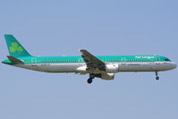 EI-CPG @ LOWW - Comin' in from Dublin - by Wolfgang Kronfuss