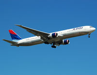 N839MH @ LEBL - Delta 114 on short final RWY 07L. - by Jorge Molina