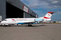 OE-LFR @ VIE - Austrian Arrows Fokker 70 - by Yakfreak - VAP