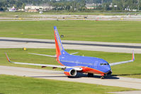 N700GS @ KDTW - Taxi to 3L - by juancho