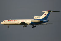 RA-85658 @ LOWW - approaching RWY34