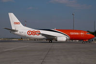 OO-TNH @ VIE - TNT Boeing 737-300 - by Yakfreak - VAP