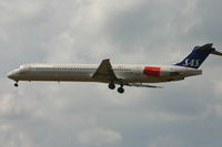 OY-KHR @ EBBR - arrival of flight SK1593 to rwy 25L - by Daniel Vanderauwera