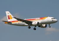 EC-KHM @ EGLL - Iberia A319 - by Kevin Murphy