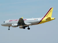 D-AKNQ @ LEBL - On short final RWY 25R. - by Jorge Molina