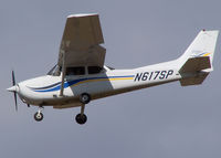 N617SP @ KAPA - Touch and Go on 17L - by Bluedharma