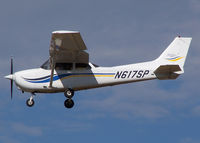N617SP @ KAPA - Touch and Go on 17L - by Bluedharma