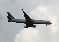N41135 @ MCO - Continental - by Florida Metal
