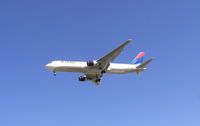 UNKNOWN @ KMSP - Landing Runway 35 from Atlanta (ATL) to pick up the Atlanta Falcons. - by Mitch Sando