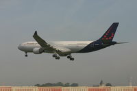 OO-SFW @ EBBR - several seconds before touching rwy 25L