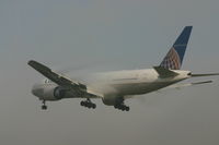 N37018 @ EBBR - several seconds before touching rwy 25L - by Daniel Vanderauwera