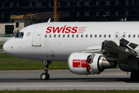 HB-IJI @ VIE - Swiss Airbus 320 - by Yakfreak - VAP