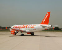 HB-JZP @ LEBL - TOPSWISS positioned in GOLF 11 (point of wait of the RWY 07R). - by Jorge Molina