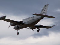 N421HW @ KAPA - Landing 17L